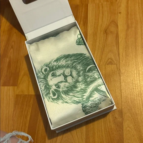 Blissy 100% Pure Mulberry Silk Pillowcase, Standard, Green wicked - Picture 4 of 5